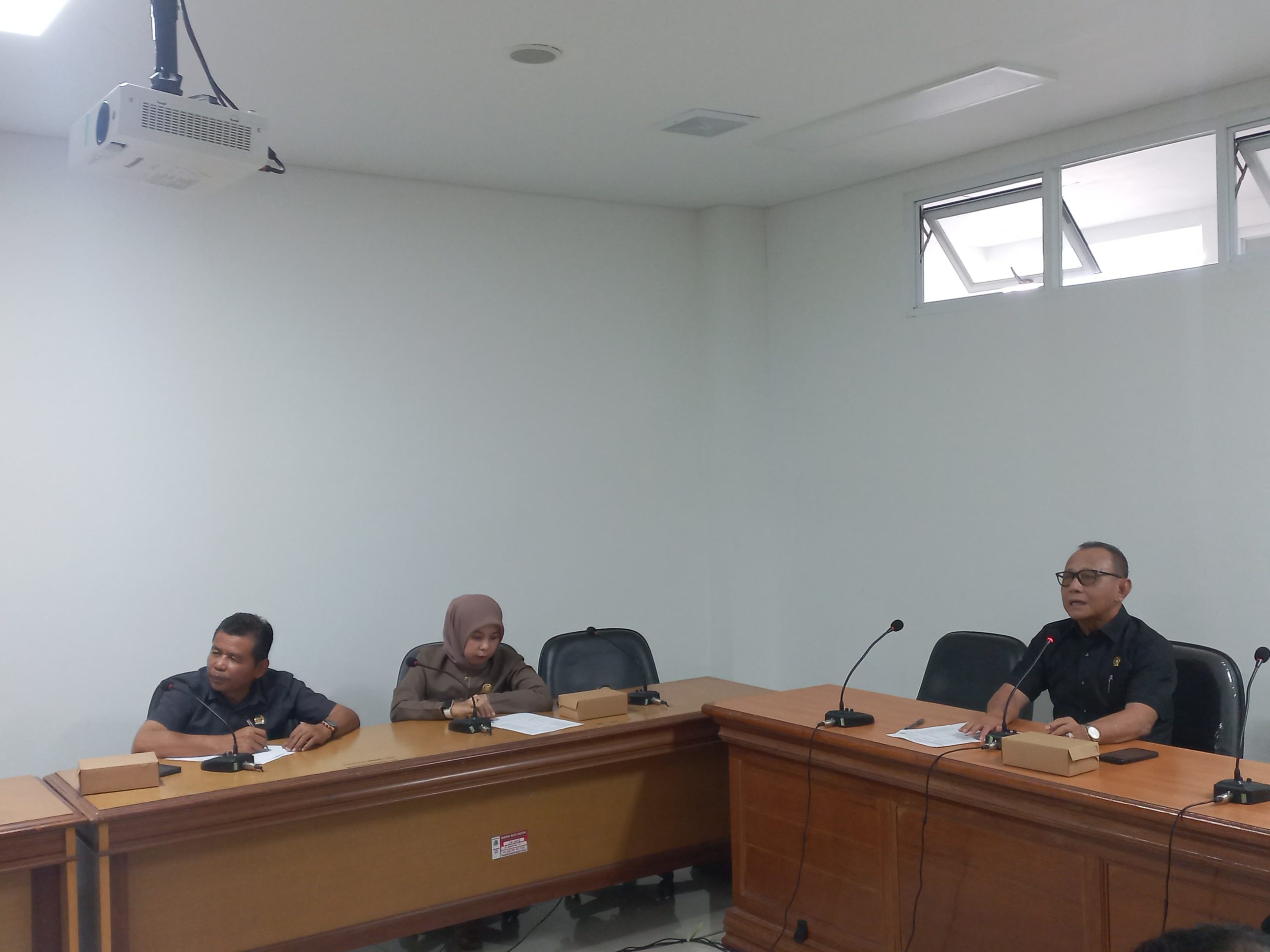 Rapat Bapemperda DPRD Provinsi Sulawesi Barat Dalam Rangka Kajian Dan Monitoring Persiapan Pembahasan Rancangan Peraturan Daerah