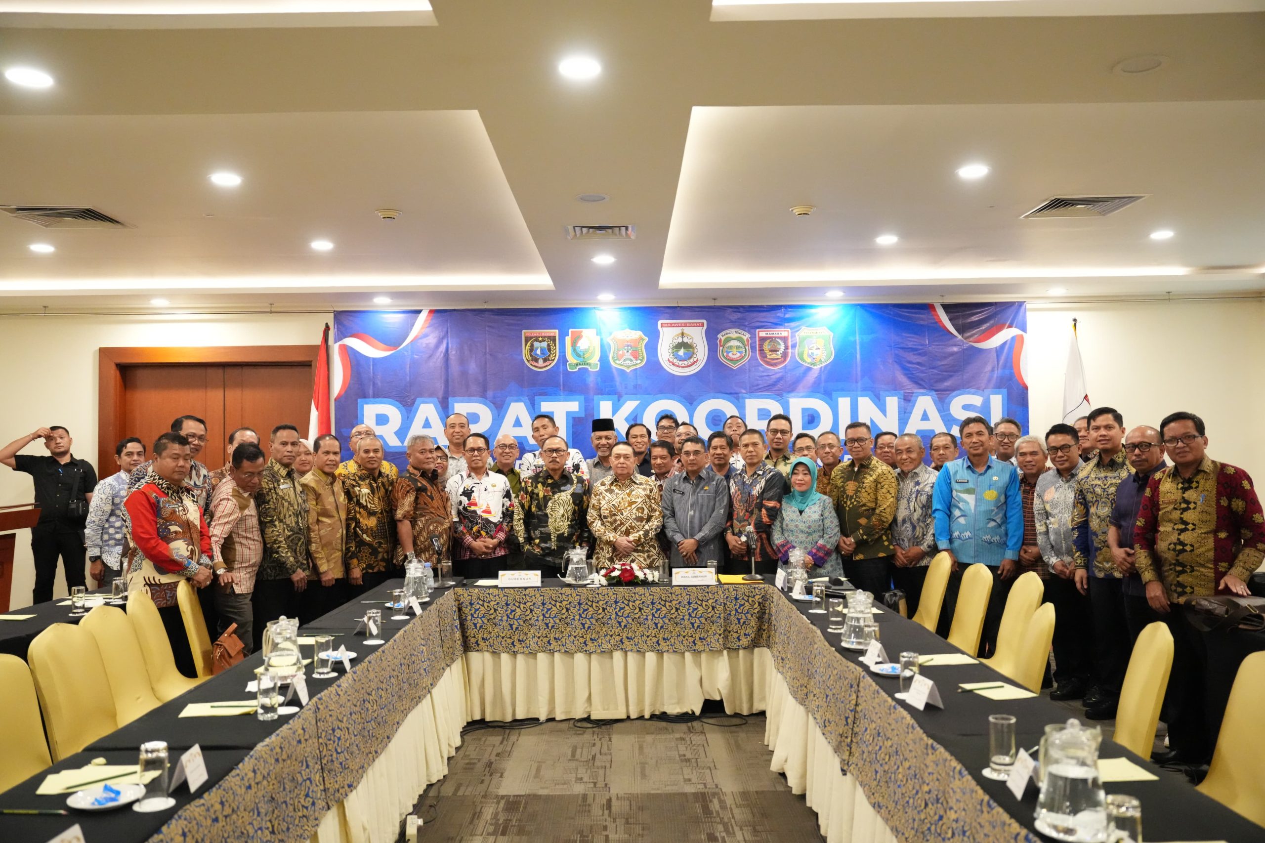 Gubernur Sulbar Terpilih dan Wakilnya, SDK-JSM Tekankan Efisiensi Anggaran dan Sinergi dalam Rakor Perdana Pemprov Sulbar 2025