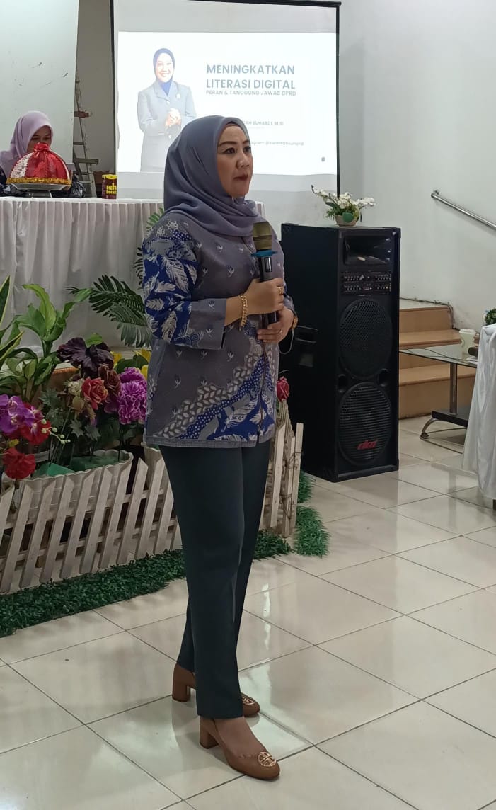 Wakil Ketua DPRD Sulbar Dr Sitti Suraidah Suhardi Menjadi Narasumber Di Kegiatan KIM   Di Pasangkayu