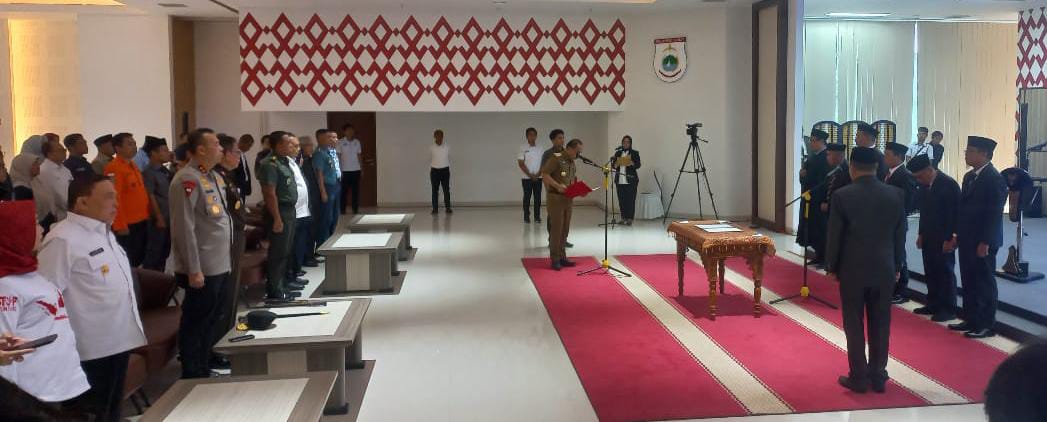 Gubernur Sulbar Resmi Melantik Dan Mengambil Sumpah Janji Aggota KIP Sulbar Priode 2025- 2029