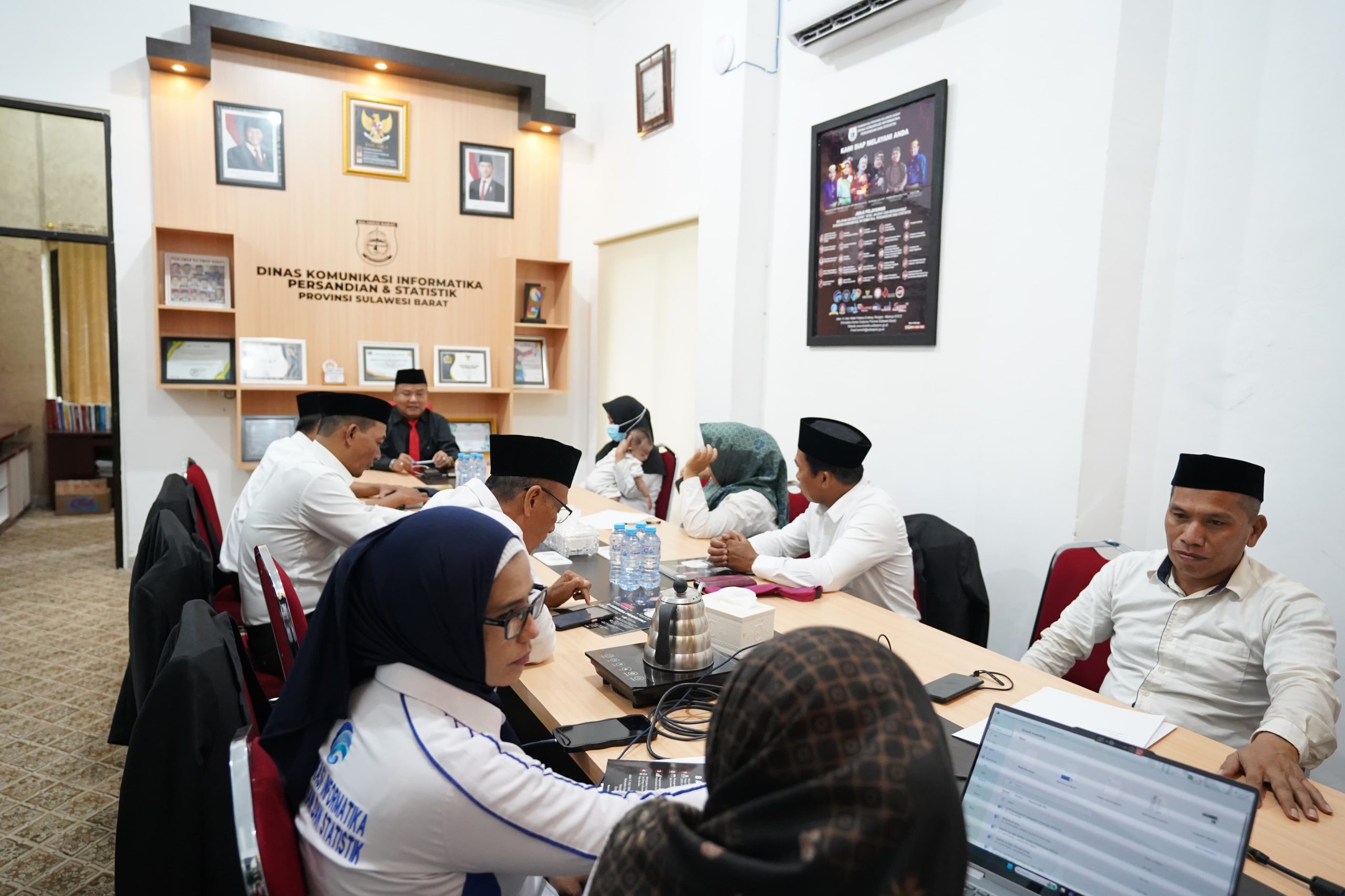 Usai Dilantik Gubernur, Komisioner KIP Sulbar Langsung Laksanakan Pleno