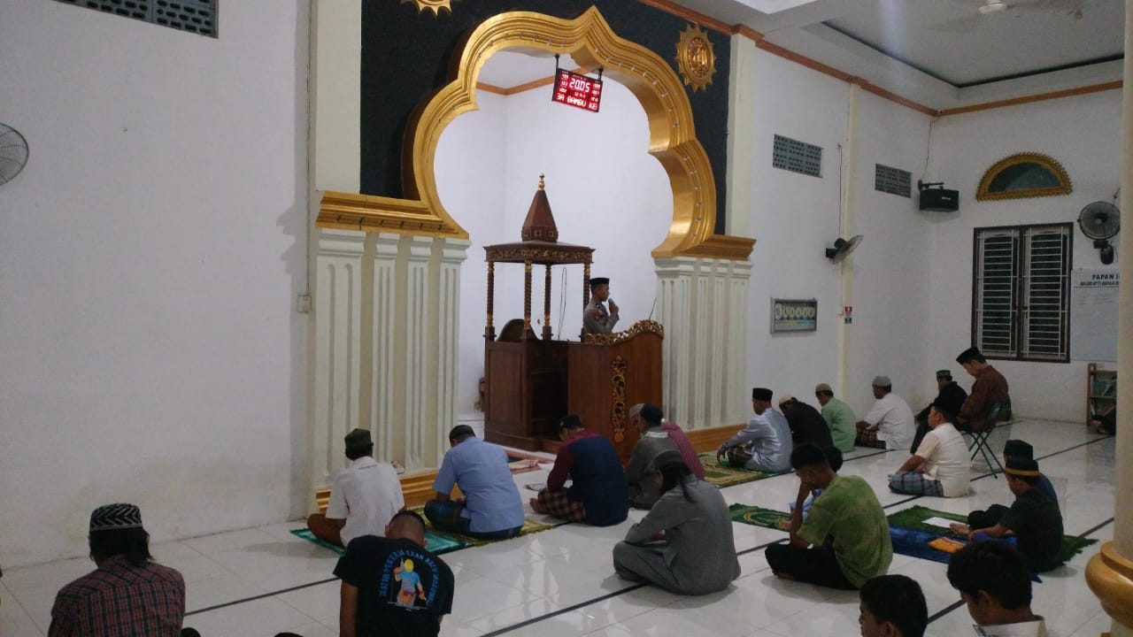 Lancarkan Safari Ramadhan, Polda Sulbar Berikan Sentuhan Dakwah di Masjid Sitti Aisyah Kalukku