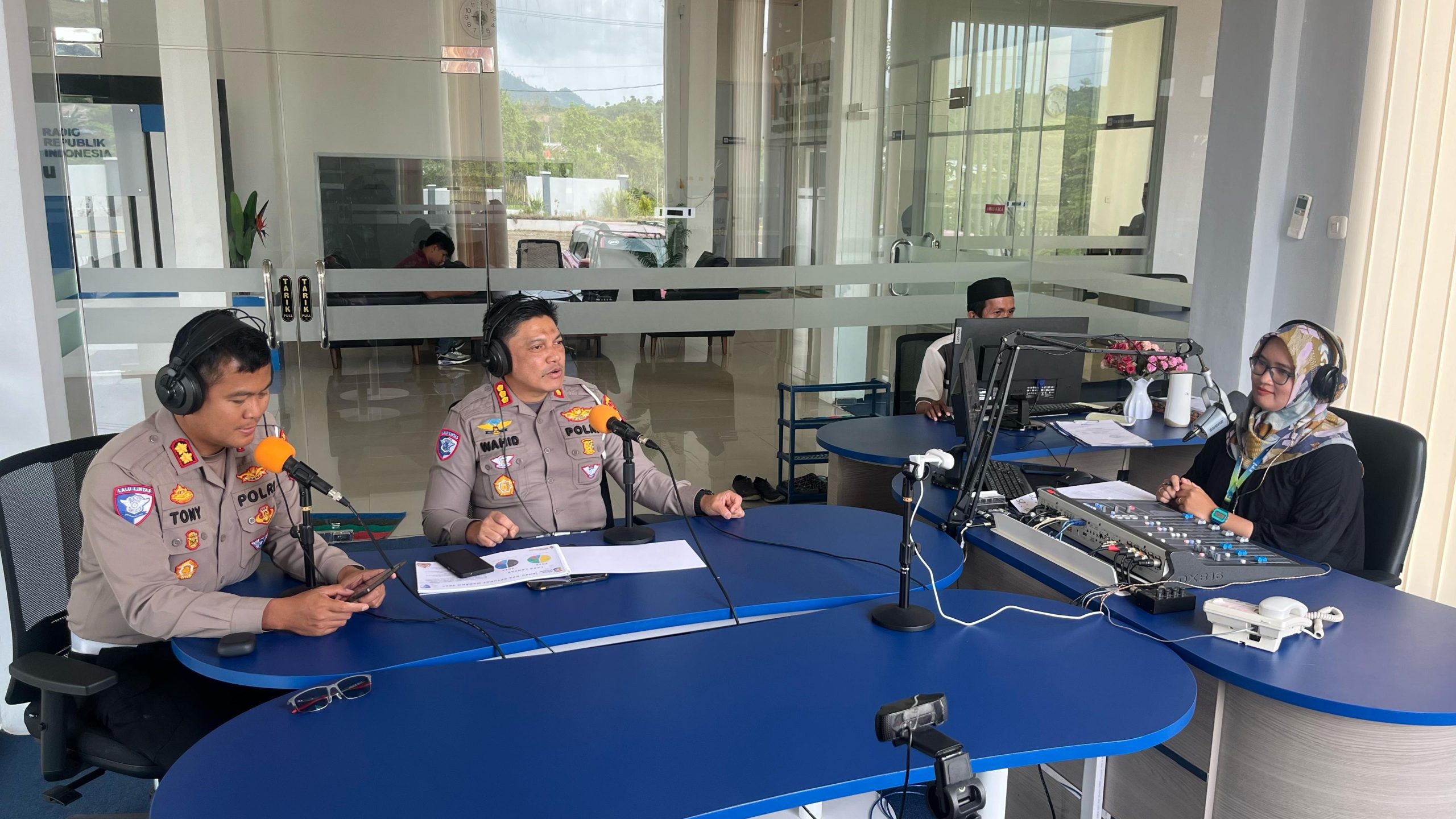 Dialog Interaktif Dirlantas Polda Sulbar di RRI Mamuju: Layanan Prima untuk Masyarakat Mudik