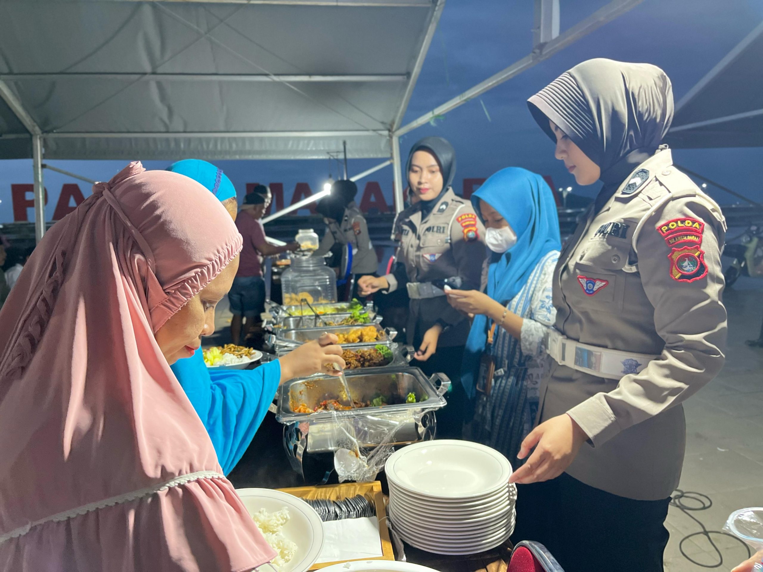 Masyaa Allah! Ditlantas Polda Sulbar Dirikan Tenda Ramadan, Sajikan Buka Puasa Gratis Untuk Masyarakat