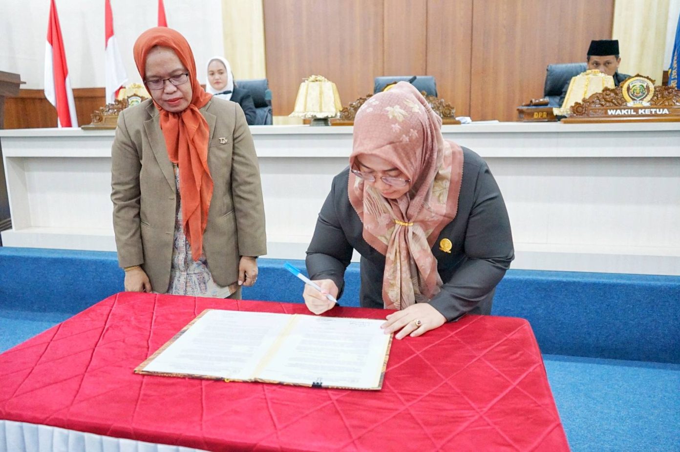 DPRD Mamuju Tengah Gelar Paripurna Pengesahan & Pengangkatan Bupati – Wakil Bupati Mamuju Tengah Periode 2025 – 2030