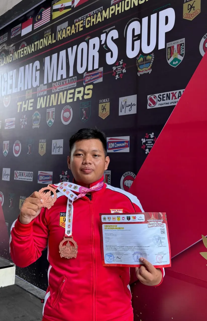 Atlit Sulbar Tegar Dwi Putra Raih Juara III di Magelang International Karate Championship 2025