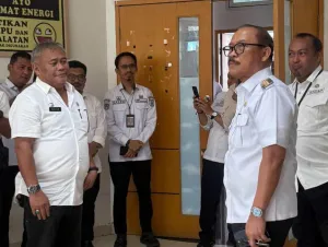 Sidak Gubernur di Bapenda Sulbar, Pastikan Layanan Publik Tetap Optimal Meski Dihadapkan Keterbatasan Pasca Pemekaran