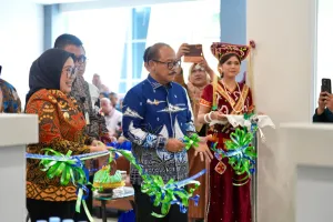 Gubernur Sulbar Resmikan Gedung Kantor PT. Bank SULSELBAR, Minta Dukung Perekonomian Lokal