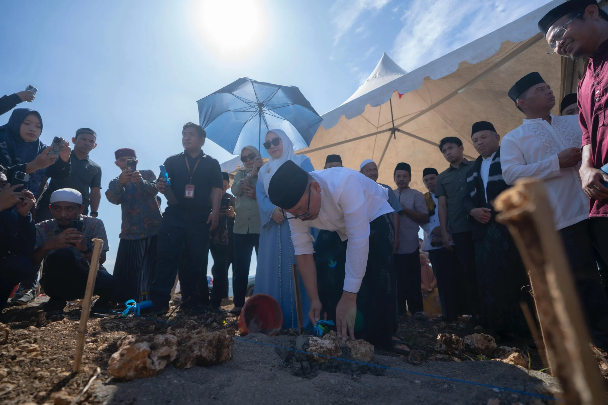 Peletaka Batu Pertama Pembangunan Masjid An-Nur Tanete Guru, Gubernur Sulbar Ajak Jaga Lingkungan