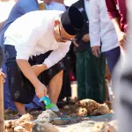 Gubernur Sulbar Lakukan Peletakan Batu Pertama Masjid An-Nur Tanete Guru*